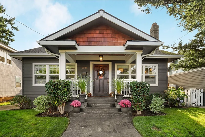 Bungalow style home exterior
